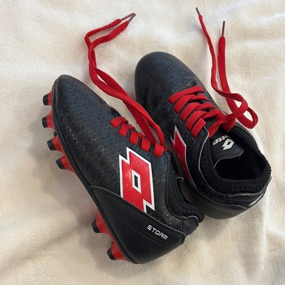 LOTTO Black and Red soccer cleats with Glossy Finish size 11 kids - Picture 2 of 10
